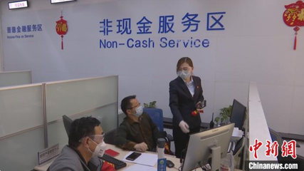 巴州金融機(jī)構(gòu)開(kāi)辟綠色通道 點(diǎn)燃小微企業(yè)發(fā)展引擎，共渡資金難關(guān)